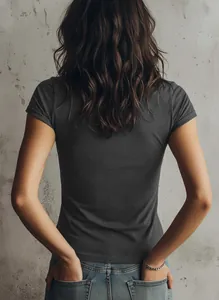 Vue arrière d'un t-shirt gris anthracite à manches courtes pour femme sur un mur