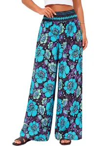Vue d'ensemble d'un pantalon large à fleurs bleues avec taille haute élastiquée