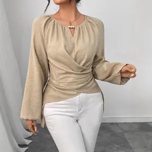 Elegante khakifarbene Langarmbluse aus Webstoff mit Bindegürtel und Saum-Detail