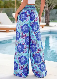 Pantalon large d'été à taille haute et imprimé floral bleu et violet pour femmes.
