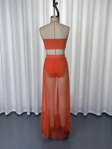 Vue arrière d'un maillot de bain orange 3 pièces avec jupe longue en tulle plissé