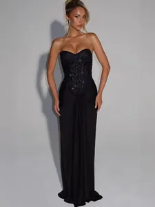 Elegante zwarte strapless avondjurk met lovertjes en kralen voor galagelegenheden