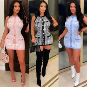 Mouwloze bodycon gebreide mini-jurk met decoratieve knopen in drie kleuren