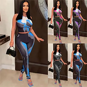 Completo due pezzi con canotta e leggings con diverse stampe astratte colorate