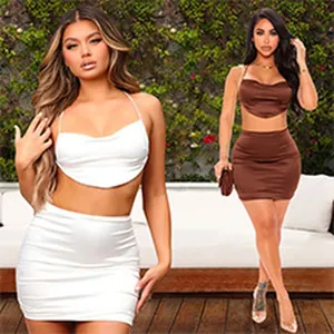 Elegante completo due pezzi top corto in raso e minigonna bianco e marrone