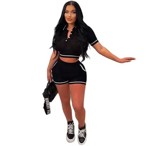 Ensemble de sport sexy 2 pièces noir avec crop top polo et short à rayures