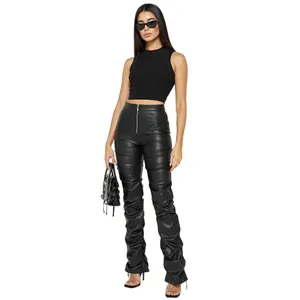 Pantalones de campana de cuero PU negro de cintura alta con piernas rizadas y plisadas
