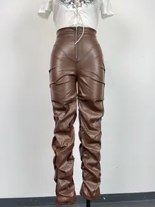 Pantalones de cuero PU marrón con detalles fruncidos, cintura alta y cremallera