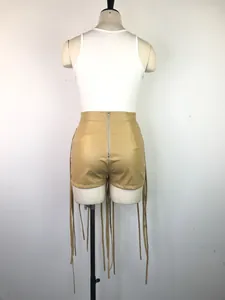 Sexy kaki PU-leren short met dramatische lange franjedetails en een ritssluiting