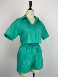 Completo due pezzi camicia corta a maniche corte e pantaloncini con coulisse