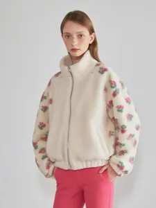 Damen Winter-Fleecejacke mit roten Blumenmustern an Ärmeln und Reißverschluss