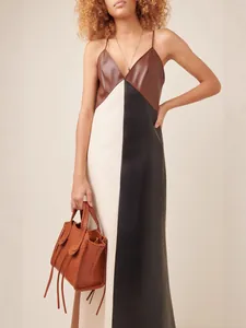 Robe longue élégante en similicuir PU à bretelles avec col en V et design patchwork