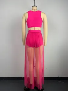 Set 3 pezzi sexy rosa caldo con gonna maxi in mesh, top a canotta e pantaloncini.