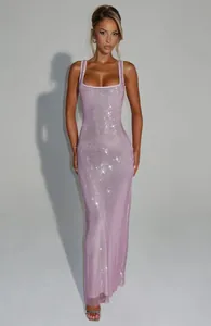 Robe longue à paillettes roses scintillantes avec bretelles doubles et coupe moulante gala.