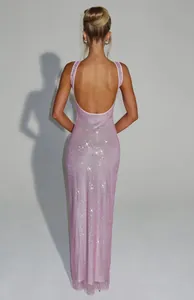 Robe de soirée longue rose dos nu à sequins et strass brillants pour look élégant