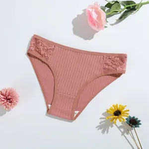 Culotte en coton côtelé rose poudré pour femmes avec empiècements en dentelle respirante