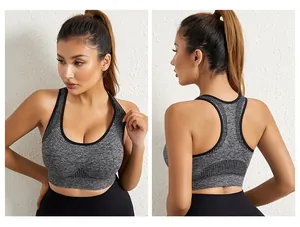 Soutien-gorge de sport gris dos nageur avec motif chiné et bordure noire sur mannequin asiatique