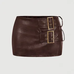 Élégante mini-jupe vintage en similicuir marron foncé avec boucles décoratives