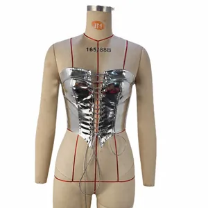 Top corset sexy argenté métallisé à lacets pour femme avec une finition brillante tendance