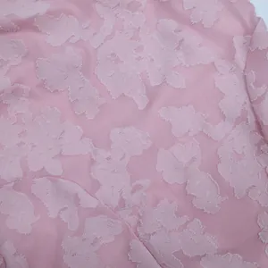 Nahaufnahme von elegantem rosa Blumen-Jacquard-Stoff für Frühlings-Abendkleider