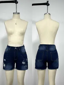 Vista detallada delantera y trasera de pantalones cortos vaqueros con dobladillo