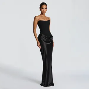 Elegante abito lungo nero senza spalline a tubino con dettaglio drappeggiato in raso sulla gonna