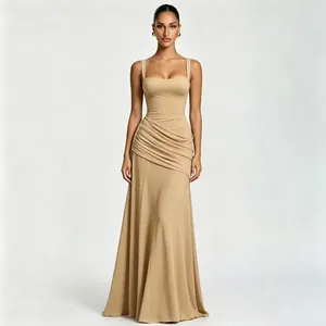 Elegantes beiges Maxikleid mit Raffung, quadratischem Ausschnitt und langem Rock