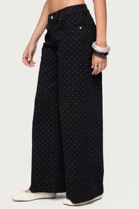 Vue détaillée du pantalon en jean noir à pois à jambes larges pour femmes à taille haute