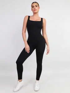 Vista detallada del body deportivo negro reductor con escote cuadrado para yoga.