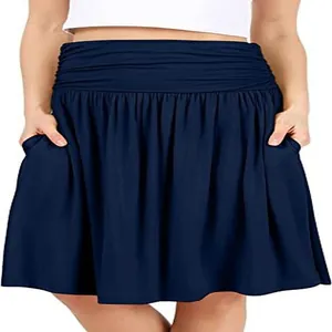 Detailansicht des dunkelblauen Damen-Faltenrocks mit hoher Taille und praktischen Taschen