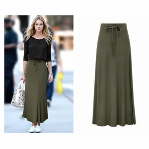 Jupe mi-longue vert olive avec cordon de serrage et fente latérale en coton-polyester