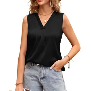 Eleganter schwarzer Satin-Tanktop mit V-Ausschnitt für Damen, ideal für den lässigen Sommer.