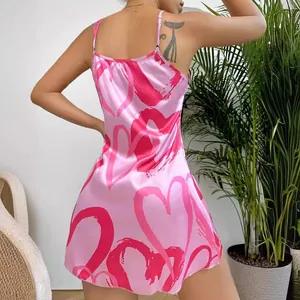 Robe de nuit sexy en satin à dos nu avec imprimé cœurs roses pour l'été et la détente