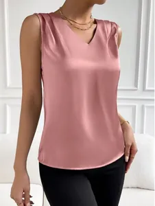 Blusa de satén rosa sin mangas con cuello en V y un acabado sedoso muy elegante