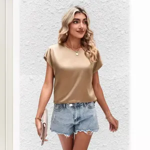 Elegante champagnerfarbene Damen Satinbluse mit Fledermausärmeln und Rundhals Design