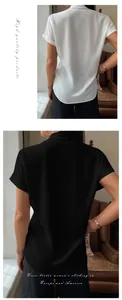 Detaillierte Rückansicht eleganter Satinblusen mit V-Ausschnitt in Schwarz und Weiß