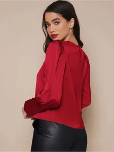 Elegante blusa de satén rojo de manga larga con mangas de linterna para mujer moda