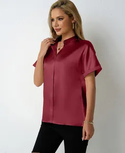 Elegante camicia in raso bordeaux a maniche corte con colletto alla coreana e bottoni