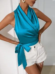Elegante satijnen overslagtop met halternek en een stijlvolle strikceintuur voor de zomer