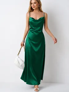 Robe Maxi en Satin Élégante pour Femmes avec Col Bénitier Sans Manches Bretelles Spaghetti Dos Nu Robe de Soirée