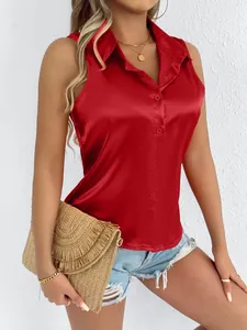 Elegante blusa sin mangas de satén rojo para mujer con cuello de solapa clásico