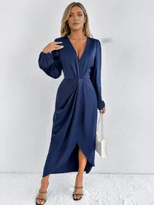 Damen Elegant Satin Maxi Kleid V Ausschnitt Langarm Gerafft Schlitz Wickel Abendgesellschaft Kleid Einfarbig Polyester Top And Bottom