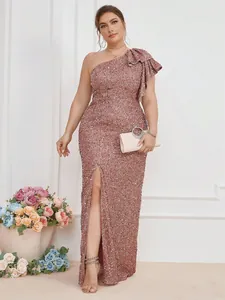 Elegante abito da sera monospalla in paillettes oro rosa con spacco alto e volant