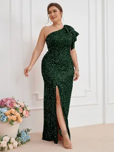 Elegante abito da sera verde scuro con paillettes, design monospalla e spacco alto
