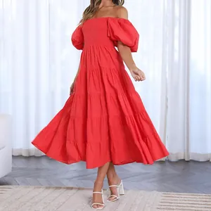 Robe longue rouge élégante à épaules dénudées avec manches bouffantes et des volants