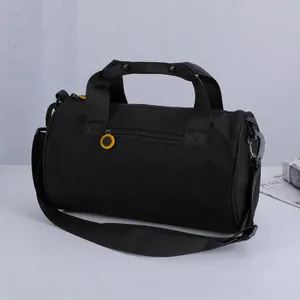 Borsa sportiva multifunzionale nera cilindrica con tracolla
