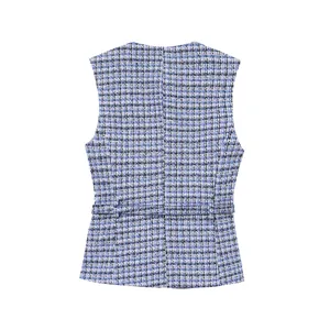 Rückansicht einer klassischen blau-weißen Tweed-Weste mit einem passenden Taillengürtel