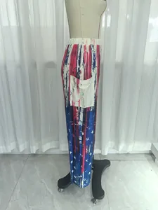 Detalle lateral de pantalones hip-hop sueltos con bolsillo grande y estampado 3D de estrellas