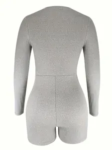 Vista posteriore di body in maglia argento scintillante a maniche lunghe, slim