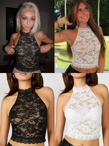 Dettaglio dei motivi in pizzo floreale sui top all'americana eleganti neri e bianchi